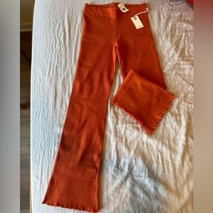 Good American Lettuce Edge Baby Flare Knit Pant